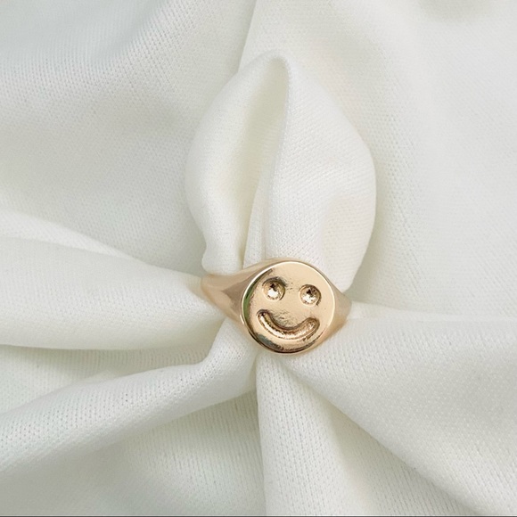 Smiley Face Ring - Picture 4 of 7